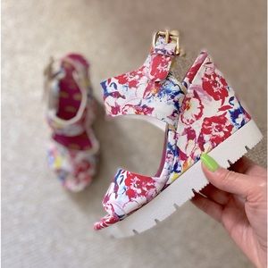 JUICY COUTURE floral sandals sz 5.5